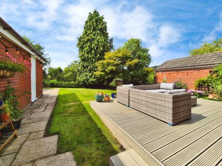 4 bedroom Detached house for sale in Kirkdale Drive, Oldham, OL2