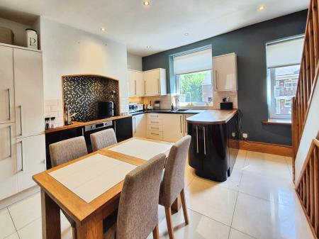 2 bedroom Terraced House for sale in Oldham Road, Oldham, OL4