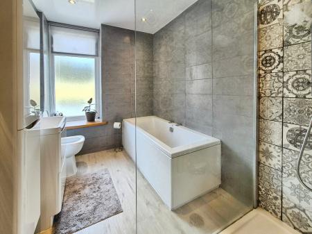 2 bedroom Terraced House for sale in Oldham Road, Oldham, OL4