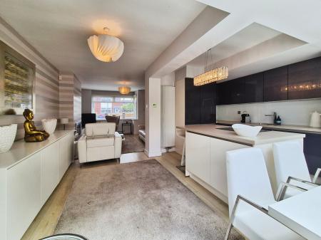3 bedroom Town house for sale in Spring Close, Lees, Oldham, OL4