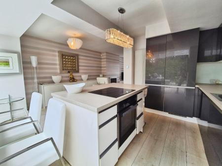 3 bedroom Town house for sale in Spring Close, Lees, Oldham, OL4