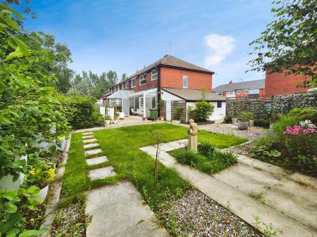 3 bedroom Town house for sale in Spring Close, Lees, Oldham, OL4