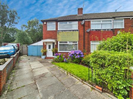 3 bedroom Town house for sale in Spring Close, Lees, Oldham, OL4