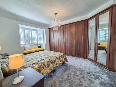 4 bedroom Semi-detached house for sale in Oldham Road, Grasscroft, Saddleworth, OL4