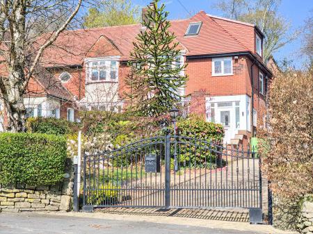 4 bedroom Semi-detached house for sale in Oldham Road, Grasscroft, Saddleworth, OL4
