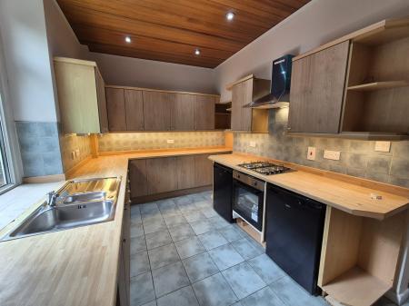 2 bedroom Terraced House to let in Huddersfield road, Oldham, OL4