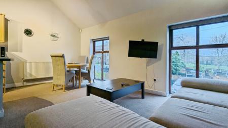 1 bedroom Flat to let in Owen Fold, Lees, Oldham, OL4