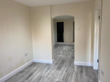 2 bedroom Flat to let in Huddersfield Road, Oldham, OL4