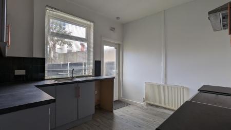 2 bedroom End of terrace house to let in Margaret Street, Shaw, OL2