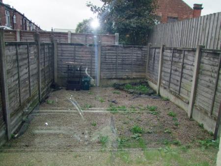 2 bedroom End of terrace house to let in Margaret Street, Shaw, OL2