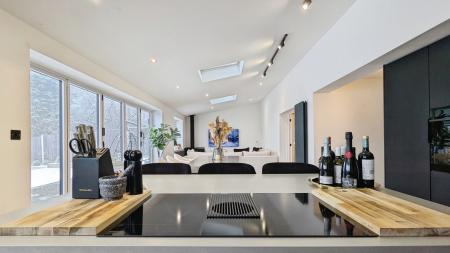 5 bedroom Detached house for sale in Spinners Way, Oldham, OL4