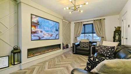 5 bedroom Detached house for sale in Spinners Way, Oldham, OL4