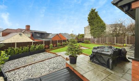 5 bedroom Detached house for sale in Spinners Way, Oldham, OL4