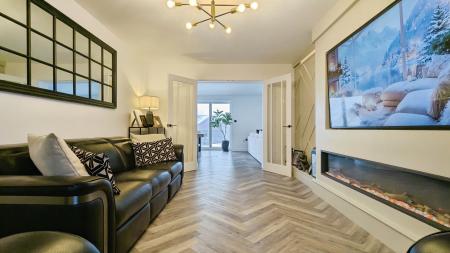 5 bedroom Detached house for sale in Spinners Way, Oldham, OL4