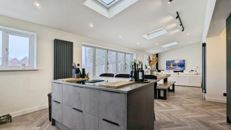 5 bedroom Detached house for sale in Spinners Way, Oldham, OL4