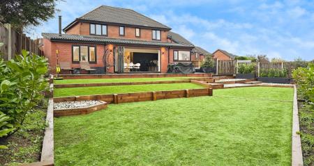 5 bedroom Detached house for sale in Spinners Way, Oldham, OL4