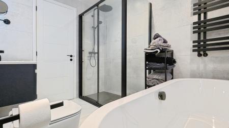 5 bedroom Detached house for sale in Spinners Way, Oldham, OL4