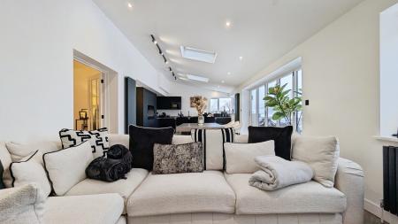 5 bedroom Detached house for sale in Spinners Way, Oldham, OL4