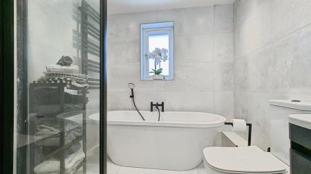 5 bedroom Detached house for sale in Spinners Way, Oldham, OL4