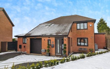 5 bedroom Detached house for sale in Spinners Way, Oldham, OL4