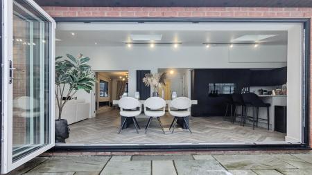 5 bedroom Detached house for sale in Spinners Way, Oldham, OL4