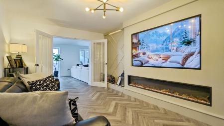 5 bedroom Detached house for sale in Spinners Way, Oldham, OL4