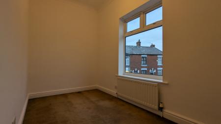 3 bedroom Detached house to let in Smallshaw Lane, Ashton-Under-Lyne, OL6