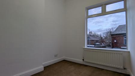 3 bedroom Detached house to let in Smallshaw Lane, Ashton-Under-Lyne, OL6