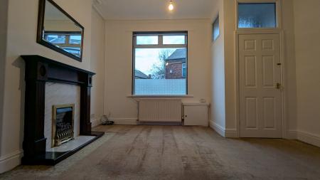 3 bedroom Detached house to let in Smallshaw Lane, Ashton-Under-Lyne, OL6