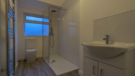 3 bedroom Detached house to let in Smallshaw Lane, Ashton-Under-Lyne, OL6