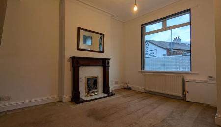 3 bedroom Detached house to let in Smallshaw Lane, Ashton-Under-Lyne, OL6