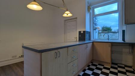 3 bedroom Detached house to let in Smallshaw Lane, Ashton-Under-Lyne, OL6