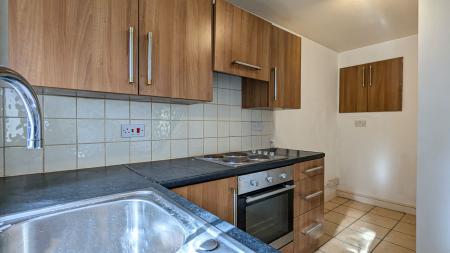 1 bedroom Flat to let in Firwood Park, Chadderton, OL9