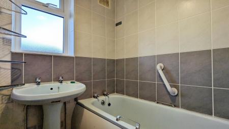 3 bedroom Terraced House for sale in Wildmoor Avenue, Oldham, OL4