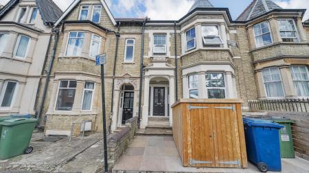 2 bedroom Flat for sale in Divinity Road, Cowley, Oxford, OX4