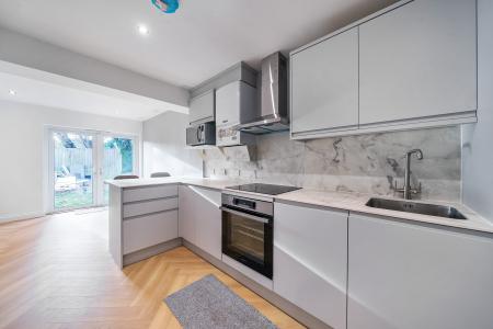 2 bedroom Flat to let in Downside End, Risinghurst, Oxford, OX3