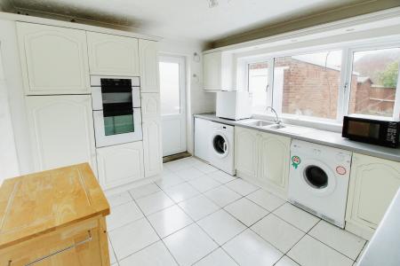 3 bedroom Bungalow for sale in Ellwood Avenue, Stanground, Peterborough, PE2