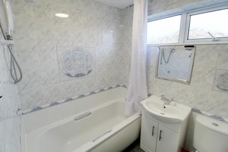 3 bedroom Terraced House to let in Rotherby Grove, Peterborough, PE1