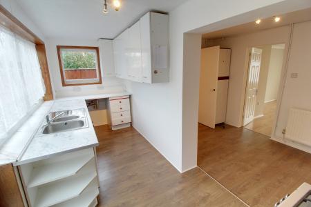 3 bedroom Terraced House to let in Rotherby Grove, Peterborough, PE1