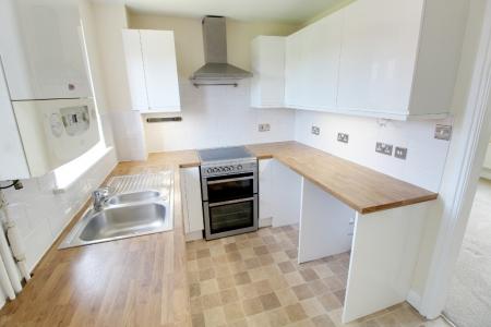 2 bedroom Semi-detached house to let in Primrose Close, Morton, Bourne, PE10