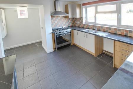 5 bedroom Detached house to let in Ledbury Road, Netherton, Peterborough, PE3