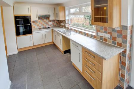 4 bedroom Semi-detached house to let in Eye Road, Peterborough, PE1