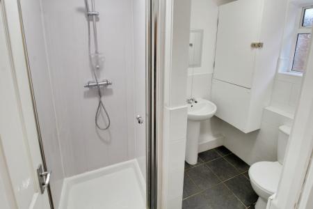 4 bedroom Semi-detached house to let in Eye Road, Peterborough, PE1