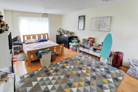 4 bedroom Town house to let in Sheepwalk, Paston, Peterborough, PE4