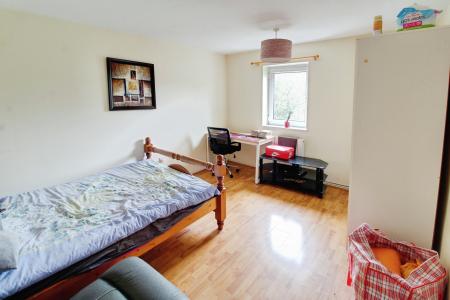 4 bedroom Town house to let in Sheepwalk, Paston, Peterborough, PE4