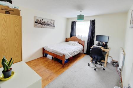 4 bedroom Town house to let in Sheepwalk, Paston, Peterborough, PE4