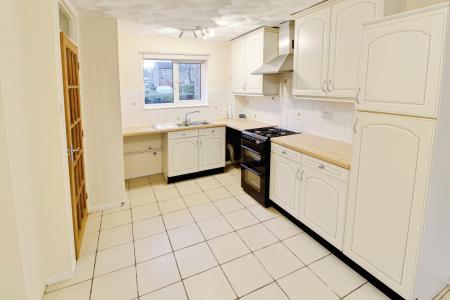 3 bedroom Terraced House to let in Outfield, North Bretton, Peterborough, PE3