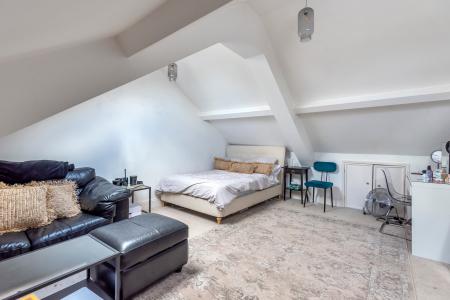 3 bedroom Flat to let in Mannamead Road, Mannamead, Plymouth, PL3