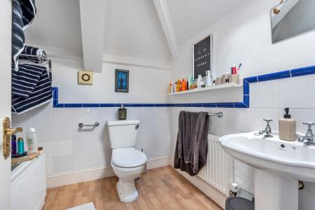 3 bedroom Flat to let in Mannamead Road, Mannamead, Plymouth, PL3