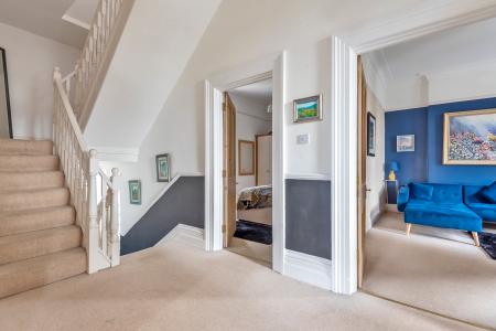 3 bedroom Flat to let in Mannamead Road, Mannamead, Plymouth, PL3